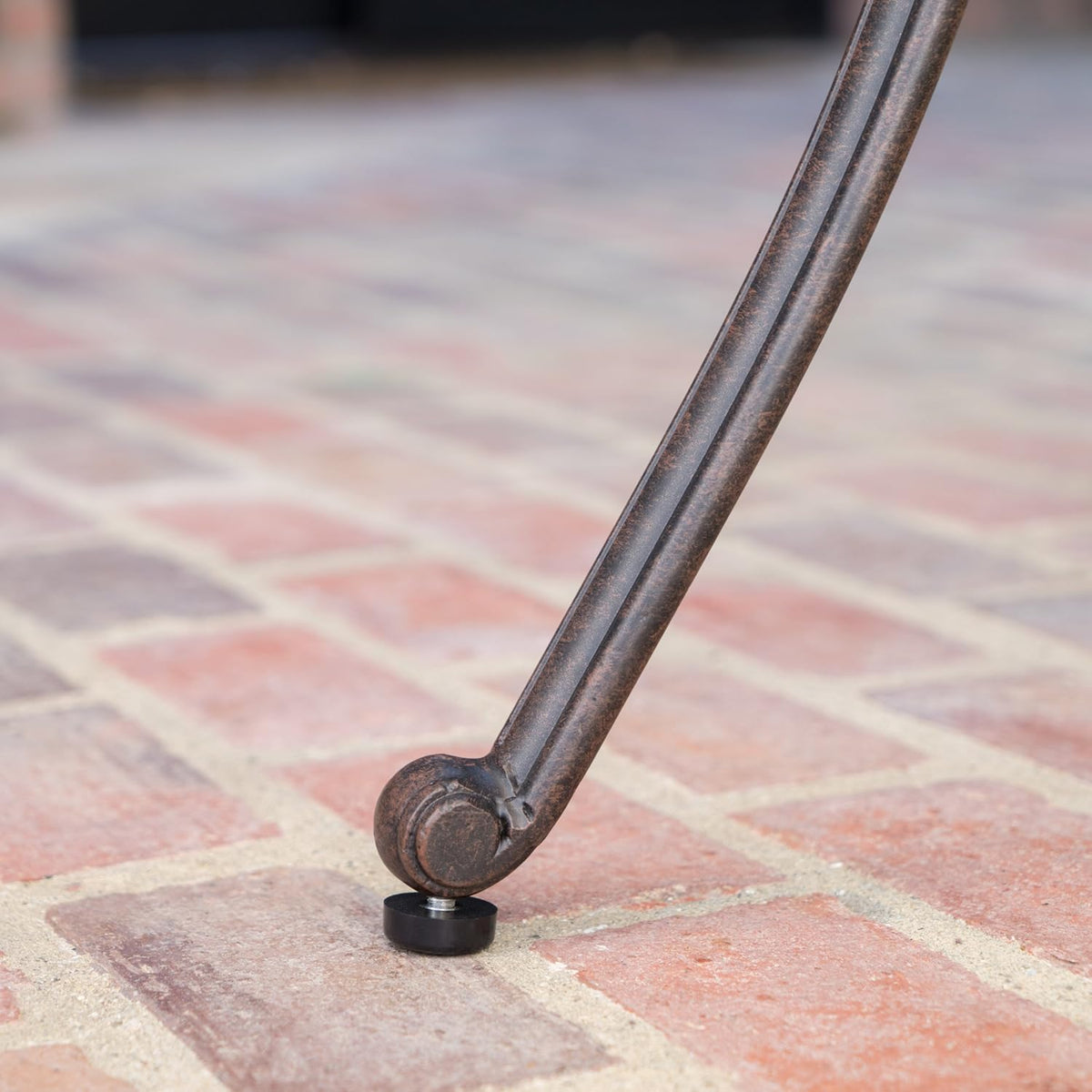 Cast Aluminum Round Bar Table J63928