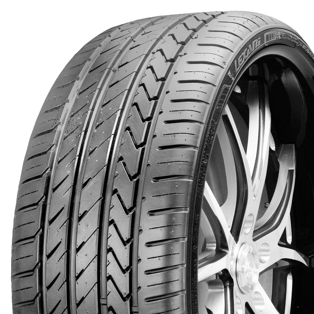 255/40R18 High Performance Tire H23962