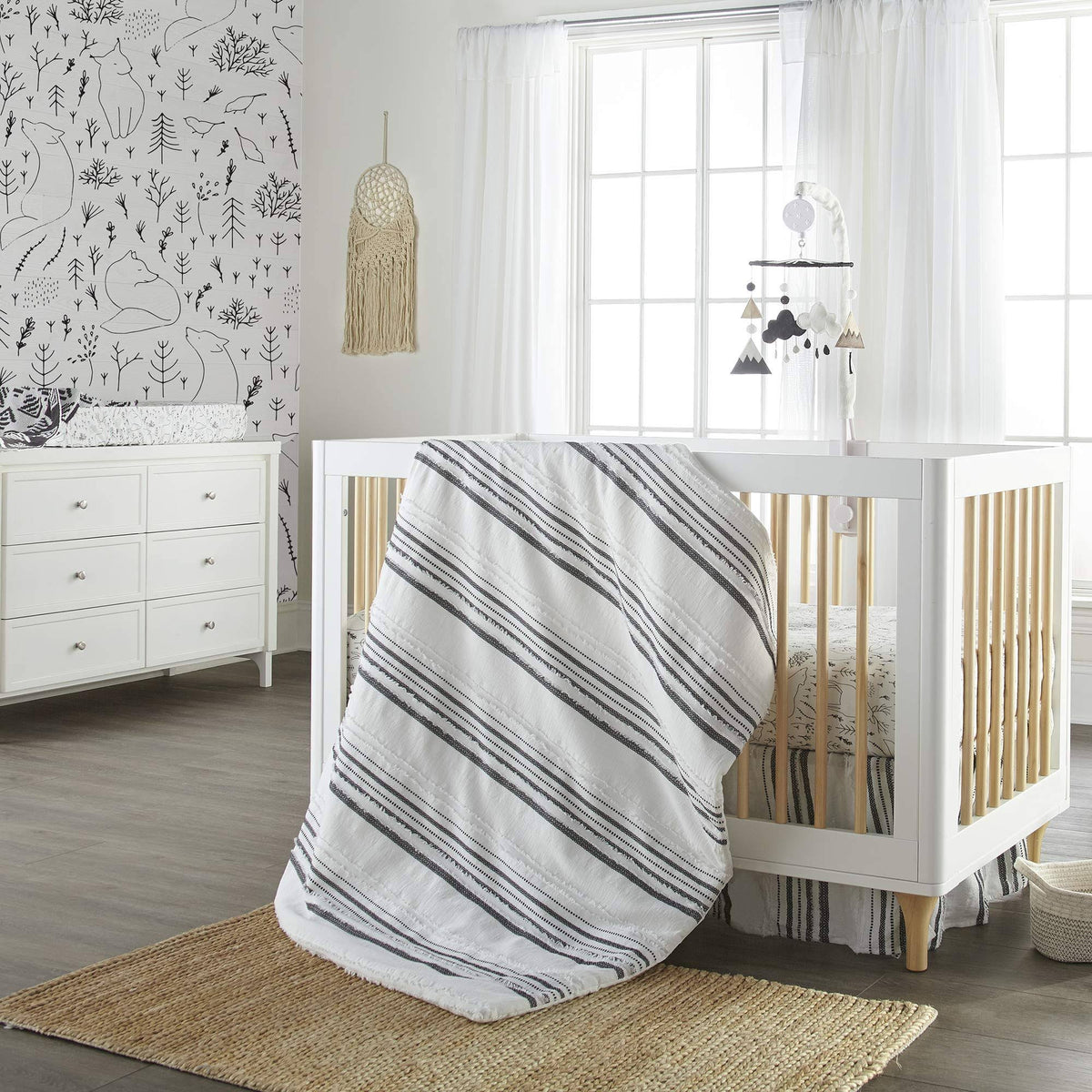 4-Piece Crib Bedding Set in Black/White U897