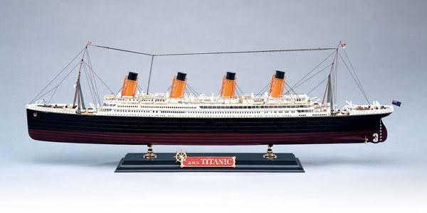 1/400 Scale Plastic Titanic Kit A319553