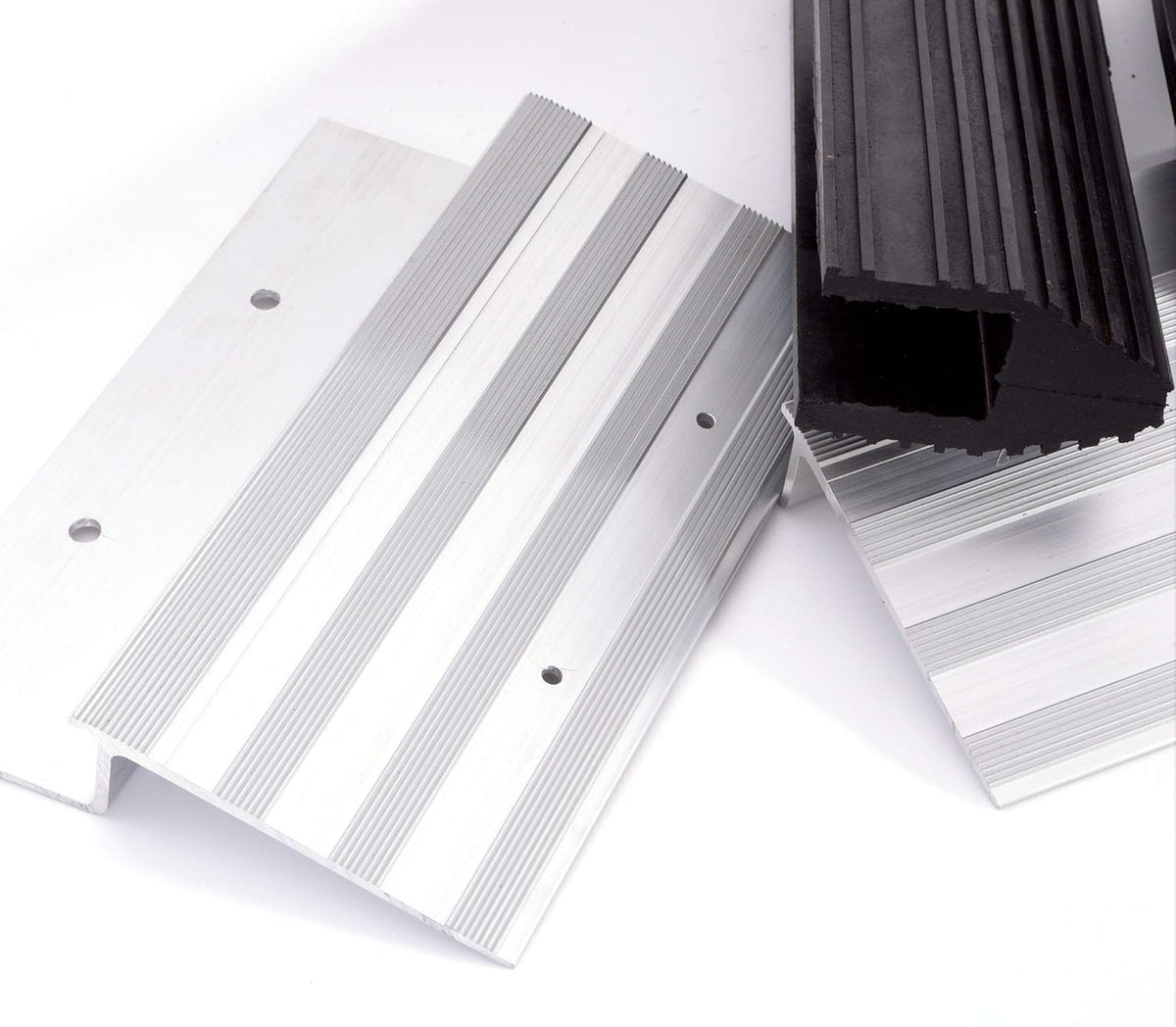 Truck and Trailer Loading Ramp Kit with Aluminum Brackets and Rubber Feet, Pack of 2 J7570