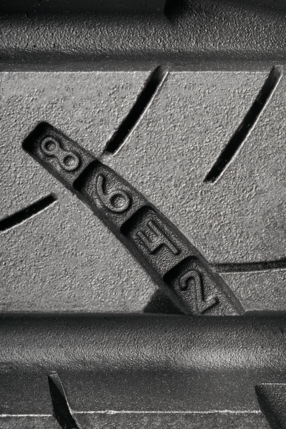 235/65R18 106V All-Season Tire K483868