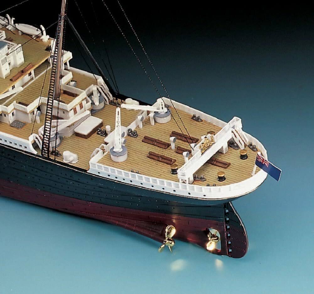 1/400 Scale Plastic Titanic Kit A319553