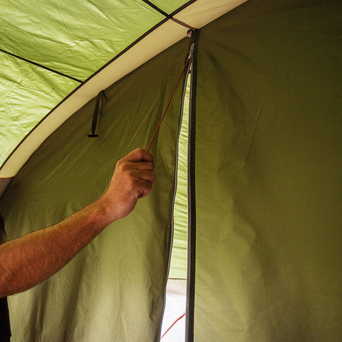 18-Person Cabin Tent with 3 Covered Entrances L774
