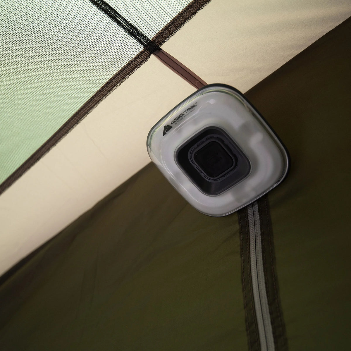 18-Person Cabin Tent with 3 Covered Entrances L774