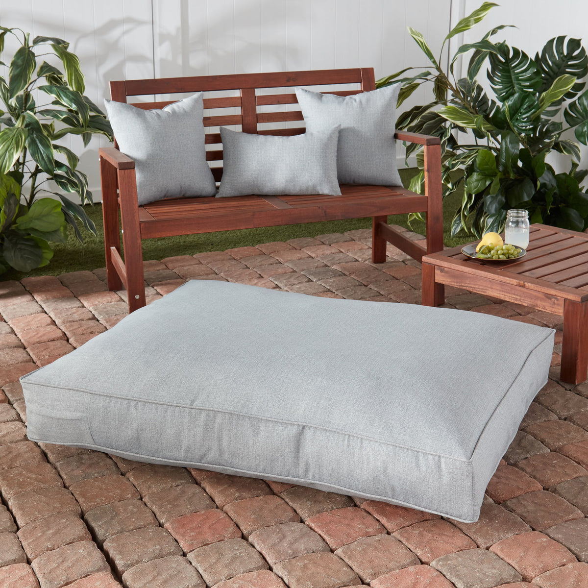 Large Indoor/Outdoor Dog Bed R133